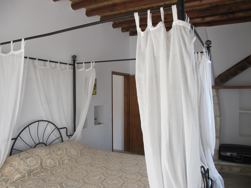 Spiti Calliope Kathikas Zimmer foto
